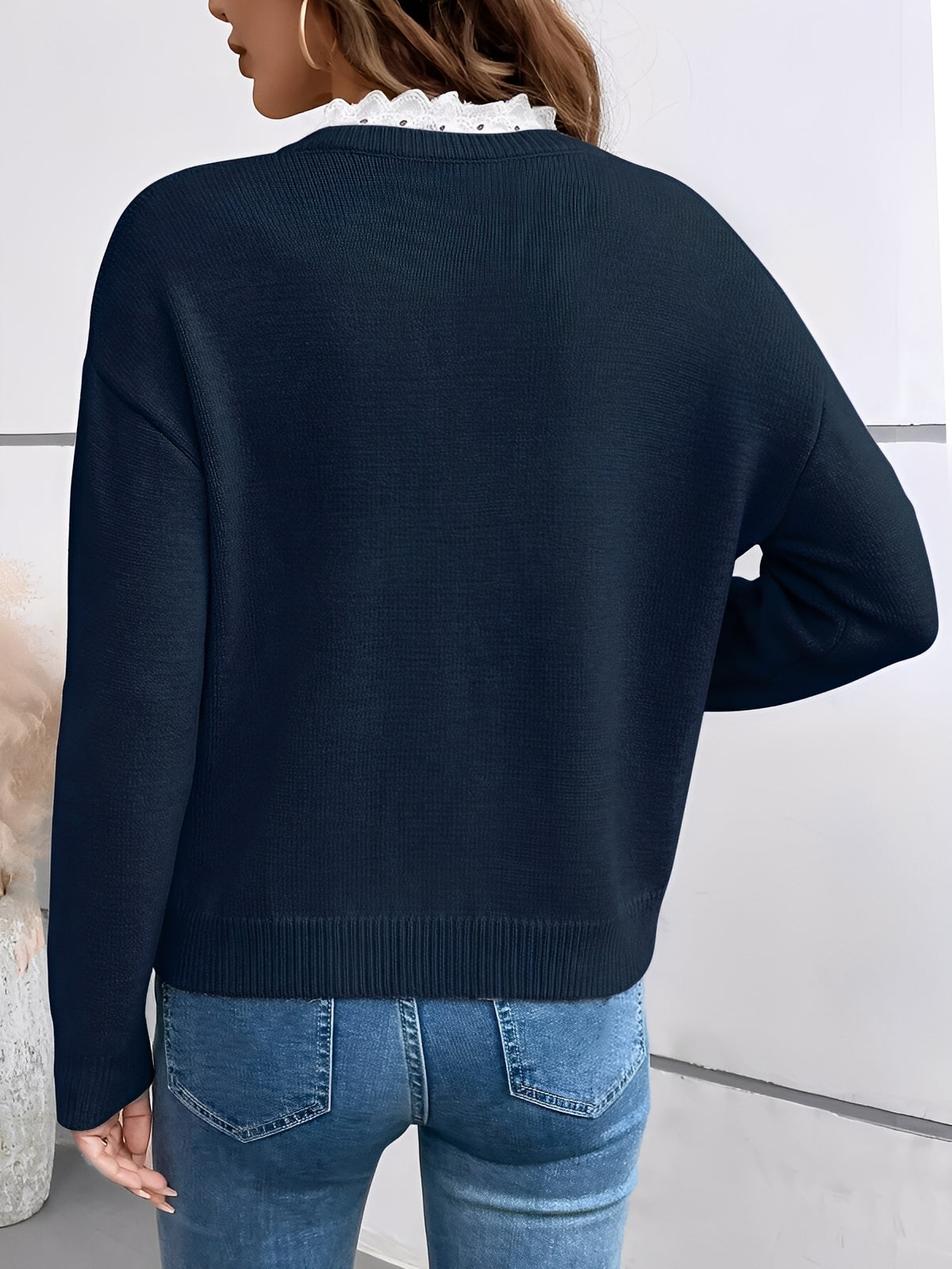 Gallagher | Chic Knitted Jumper with Elegant Lace Collar