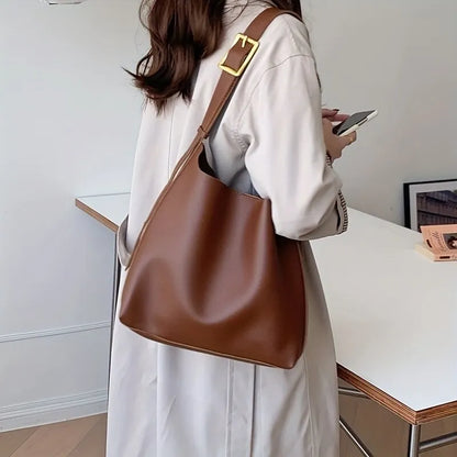 Velours d'Or | ELEGANT SHOULDER BAG WITH LEATHER DETAIL