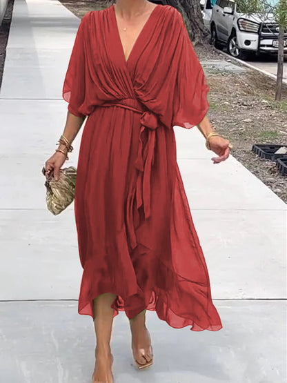 Thyra - Elegant dress with a V-neckline