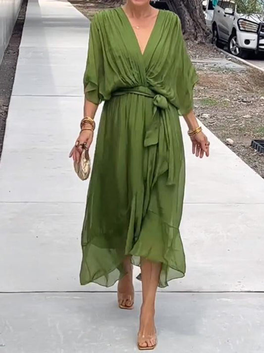 Thyra - Elegant dress with a V-neckline
